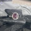 Bague réglable argent 925 et zirconiums avec un grenat rhodolite facetté – Image 2