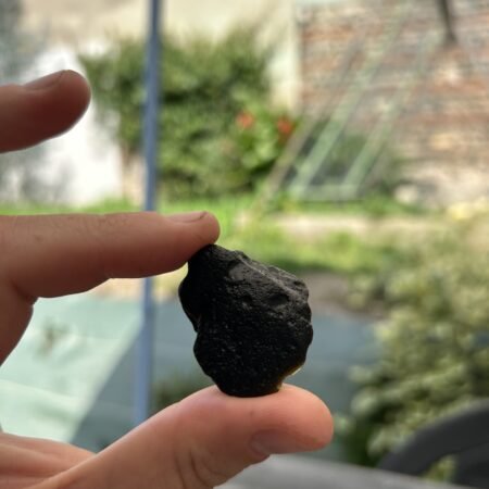 impacite tectite bicolite véritable pierre de transformation rare pour la lithothérapie