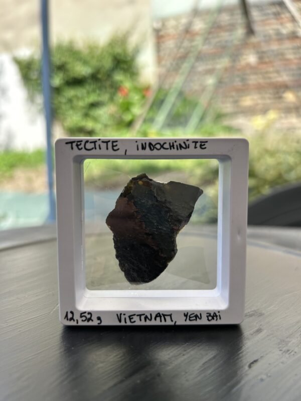 impacite tectite indochinite véritable pierre de transformation rare pour la lithothérapie